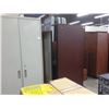 Image 2 : LARGE LOT OF DESKS AND MISC. OFFICE FURNITURE INCLUDING FILE CABINETS AND STORAGE CABINETS
