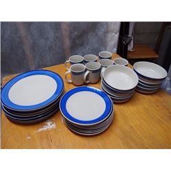 Rubbermaid Full Of China Set