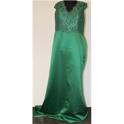 DARK GREEN LACE TOP GOWN PLUS SIZE