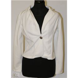 SIZE UNKNOWN WHITE SWEATER