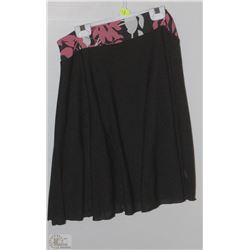 BLACK SKIRT WITH COLOURFUL BAND SIZE UNKNOWN