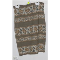 FLORAL PATTERN SKIRT SIZE MEDIUM