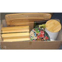 KITCHEN LOT INCL DECORATIVE PLATE, NEW DELI