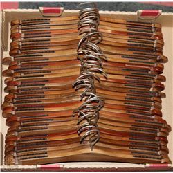 FLAT OF PREMIUM WOOD HANGERS