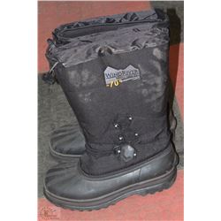 SIZE 11 WINDRIVER BOOTS BRAND NEW