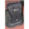 Image 1 : SIZE 11 WINDRIVER BOOTS BRAND NEW