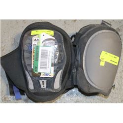 LOT OF 2 KNEE PADS