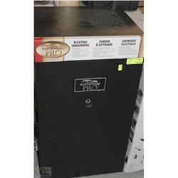 MASTERBUILT PRO ELECTRIC SMOKE HOUSE