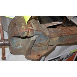 VINTAGE WORKING VISE