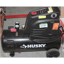 HUSKY 8GAL 135PSI AIR COMPRESSOR