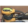 Image 1 : DEWALT ORBITAL SANDER D26453