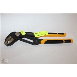 PAIR OF DEWALT ADJUSTABLE WRENCH