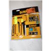 Image 1 : DEWALT COMPACT STAPLER KIT