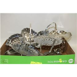 FLAT OF 2 METAL TIDBIT TRAYS & 2 FOLDING TRAYS