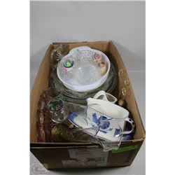 BOX OF ESTATE PYREX BOWL SET, MIKASA GRAVY BOAT &