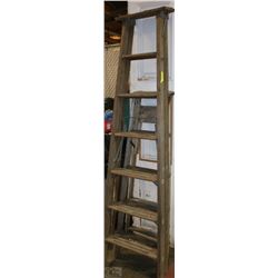 2 WOOD LADDERS 4FT AND 6FT