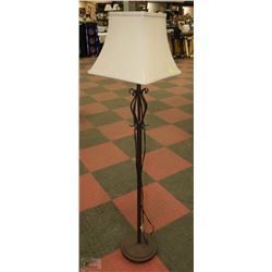 METAL FLOOR LAMP