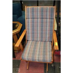 VINTAGE ROCKING CHAIR