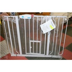 NEW CARLSON OPENING PET GATE WITH ALL HARDWARE