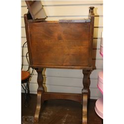 VINTAGE WOOD SEWING BOX