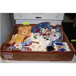 TRAY OF CHRISTMAS DECORATIONS AND PLATES
