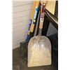 Image 1 : 2 SHOVELS SOLD WITH ICE BREAKER