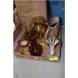 FLAT OF ASSORTED BLOWN GLASS, DECORATIVE GLASS