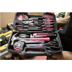 APOLLO PRECISION TOOLS 40 PC LADIES PINK TOOL SET