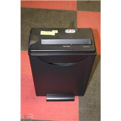 BLACK PAPER SHREDDER