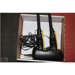 MOTOROLA WALKIE-TALKIE SET W/CHARGER