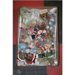 BOX W/NEW CHRISTMAS DECORATIVE ITEMS