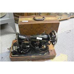 CASED SINGER TABLE TOP SEWING MACHINE