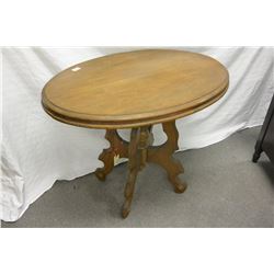 VICTORIAN WALNUT PARLOUR TABLE