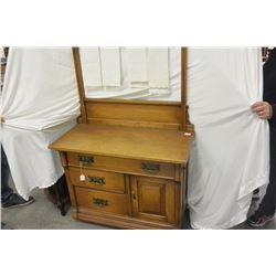 VERY NICE AMERICAN OAK WASHSTAND IN ORIGINAL VARNISH