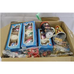 BOX OF VINTAGE CHRISTMAS ITEMS