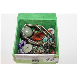 BOX OF PRECIOUS STONE AND MURANO GLASS JEWELLRY