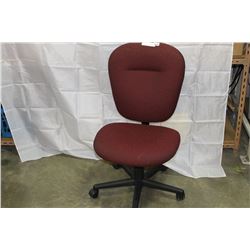 ROLLING OFFICE CHAIR