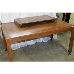 OAK DINING TABLE