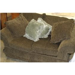 UPOLSTERED PILLOW BACK LOVESEAT