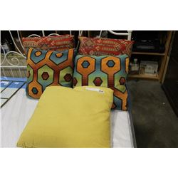 LOT OF DESIGNER PILLOWS