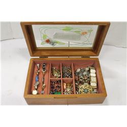 JEWELLRY CASE WITH CONTENTS