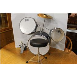 CHILDS DRUM SET