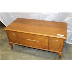 HONDERICH BLANKET BOX