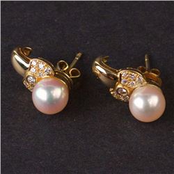 Ladies Earrings in Yellow 18K Gold with Diamonds and Pearls