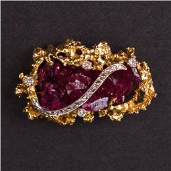 Ladies Brooch in Yellow 18K Gold with Ruby and Diamonds