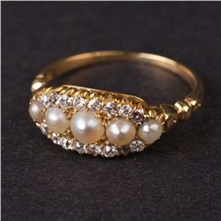 Vintage Ladies Ring in Yellow 18K Gold with Diamonds and Pearls