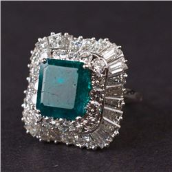 Ladies Ring in White 18K Gold with Diamonds and Emerald