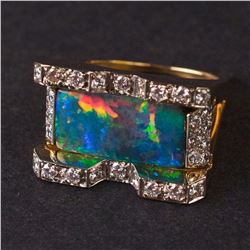 Ladies Ring in Yellow 18K Gold with Opal and Diamonds
