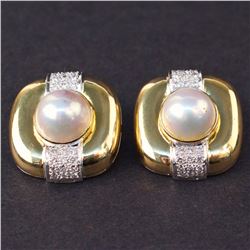 Ladies Earrings in Yellow 18K Gold with Pearls and Diamonds