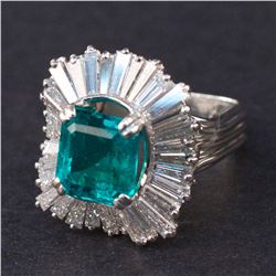 Ladies Ring in Platinum with Emerald and Diamonds